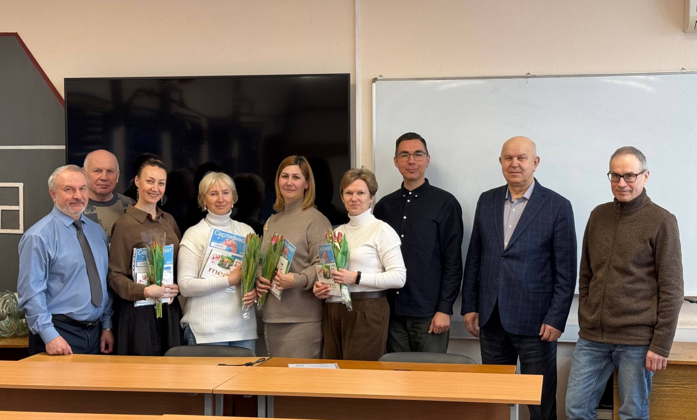 Дорогие наши дамы, коллеги и партнёры!